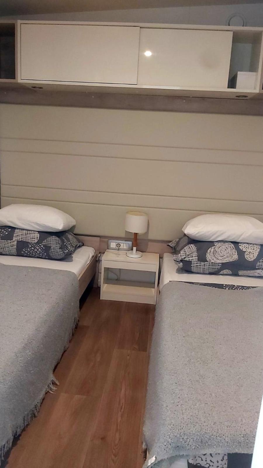 Mobile Home Apartment Camp 克罗诺维察 外观 照片
