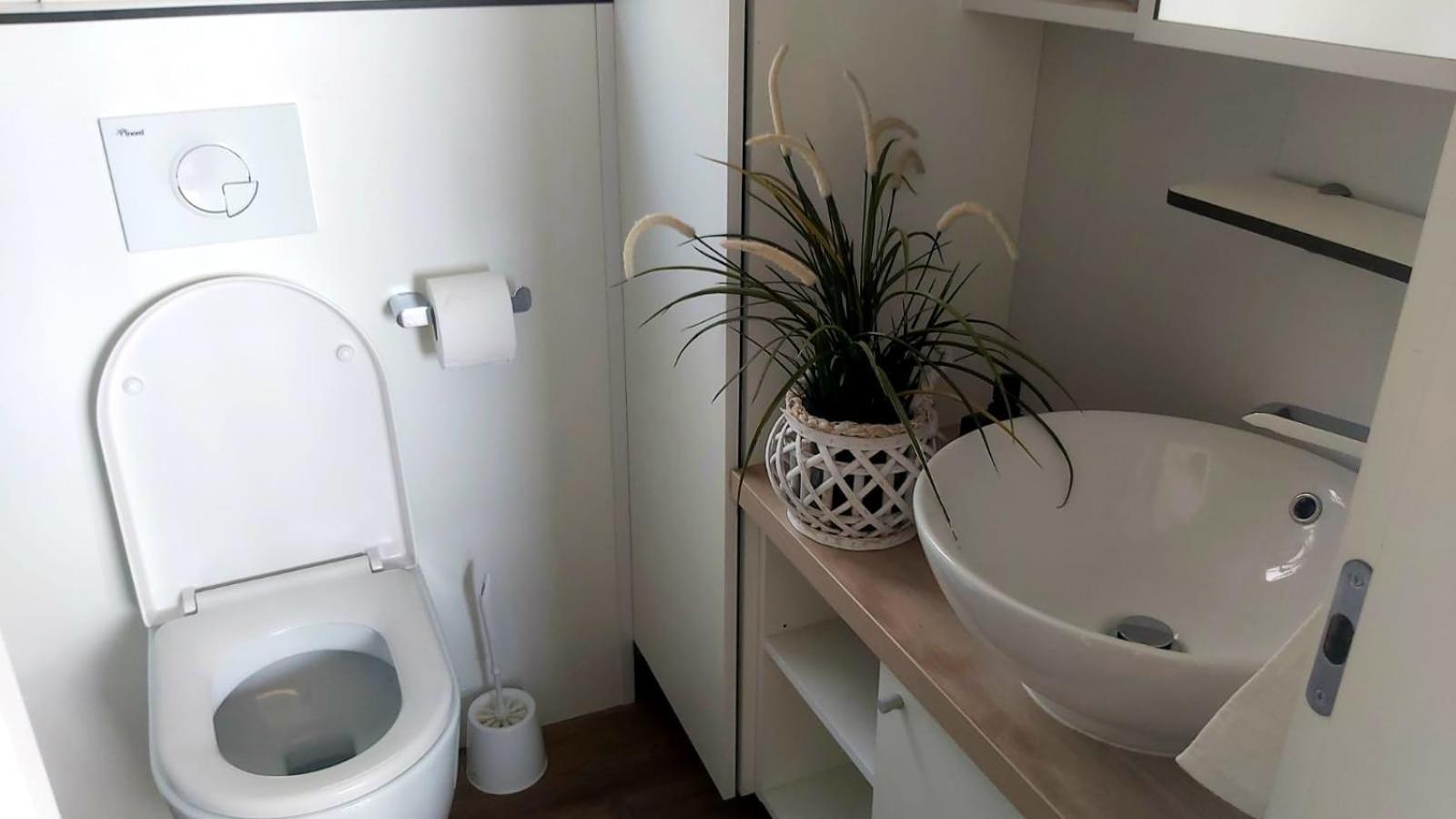 Mobile Home Apartment Camp 克罗诺维察 外观 照片