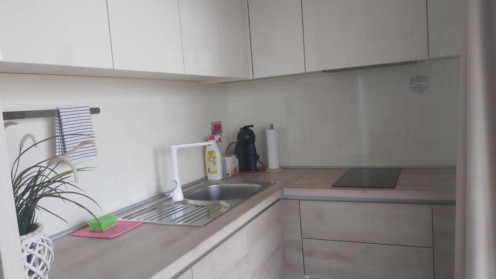 Mobile Home Apartment Camp 克罗诺维察 外观 照片